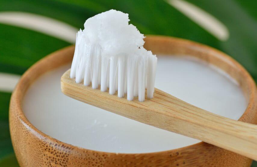 Guide complet sur l'huile de coco pour cheveux : utilisation et