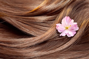 Huile cheveux : quelle est la meilleure huile naturelle ?